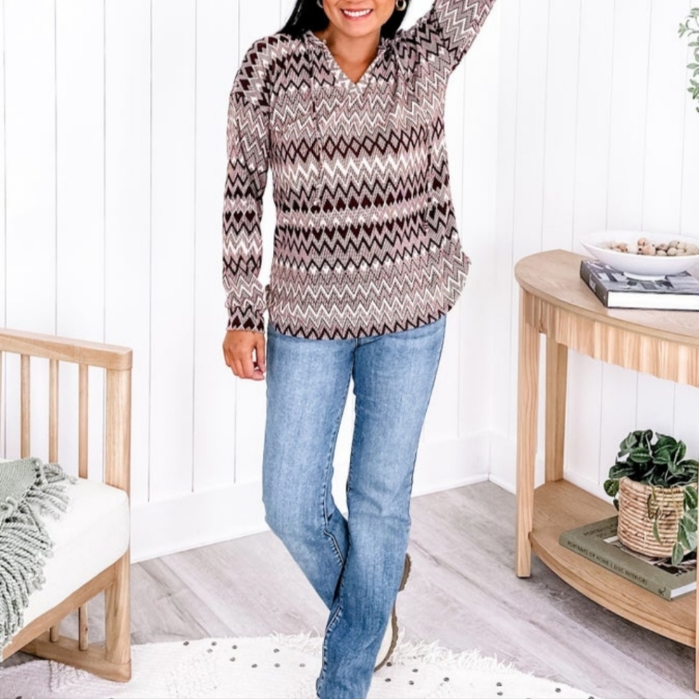Geometric print long sleeve v neck hooded top